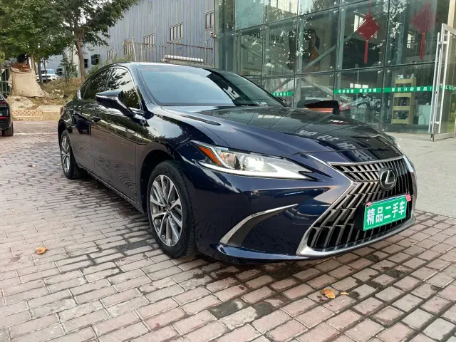 Lexus ES — Фото автомобиля 3