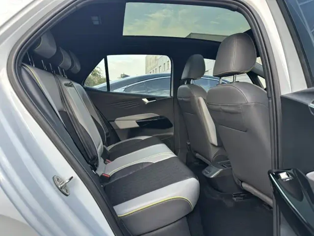 Volkswagen ID.3 — Фото автомобиля 11