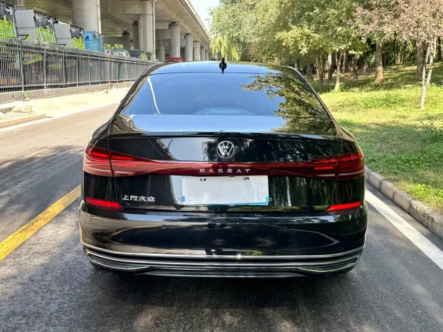 Volkswagen Passat — Фото автомобиля 8