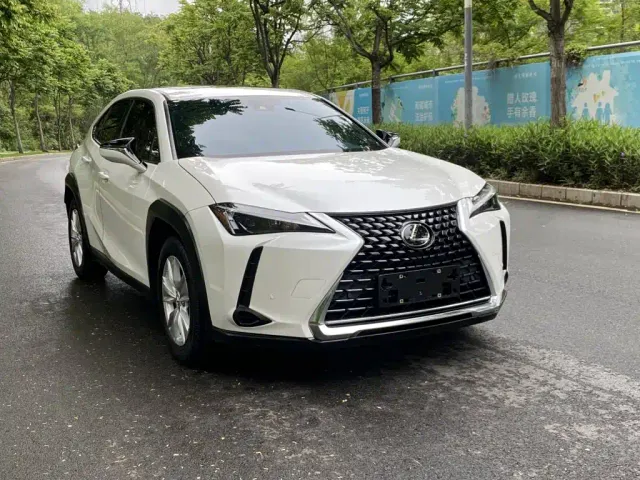 Lexus UX — Фото автомобиля 3