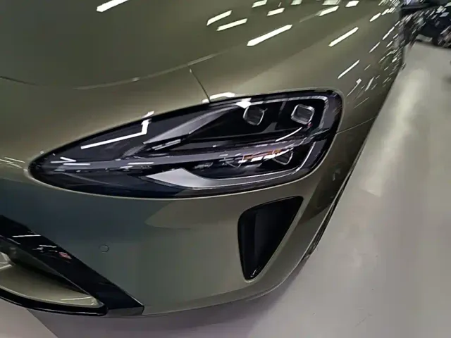 Xiaomi SU7 — Фото автомобиля 23