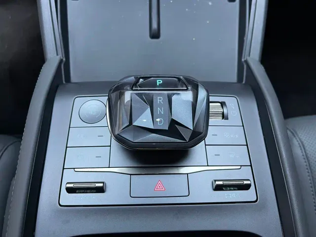 BYD Qin L — Фото автомобиля 12
