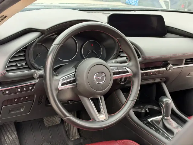 Mazda Axela — Фото автомобиля 16