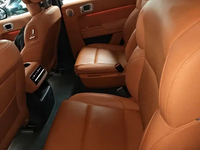 Li Auto L8 — Фото автомобиля 16