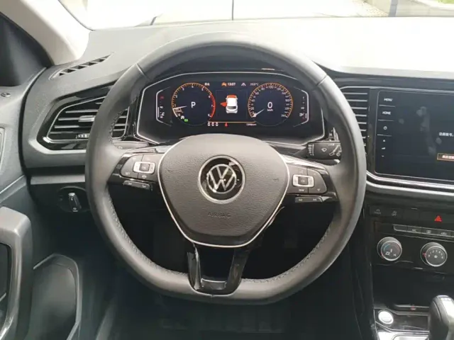 Volkswagen T-Roc — Фото автомобиля 6