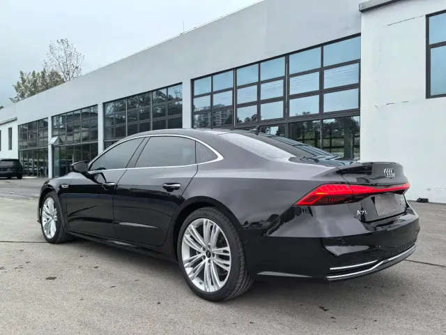 Audi A7L — Фото автомобиля 13