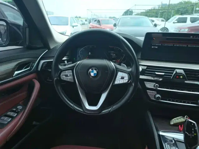 BMW 5 Series — Фото автомобиля 10