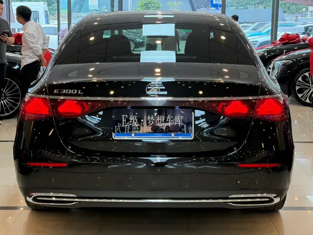 Mercedes-Benz E-Class — Фото автомобиля 17