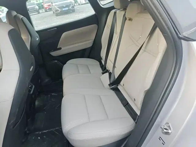 Volvo XC70 Plug-in Hybrid — Фото автомобиля 16