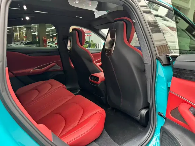 Xiaomi SU7 — Фото автомобиля 19