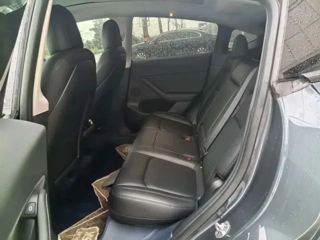 Tesla Model Y — Фото автомобиля 9