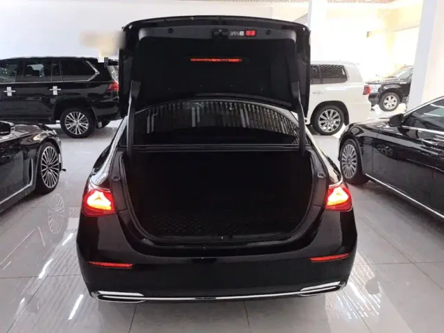 Mercedes-Benz E-Class — Фото автомобиля 18