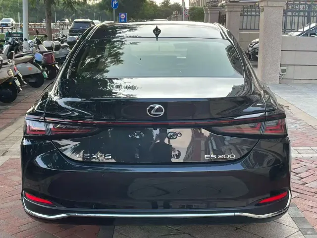 Lexus ES — Фото автомобиля 8