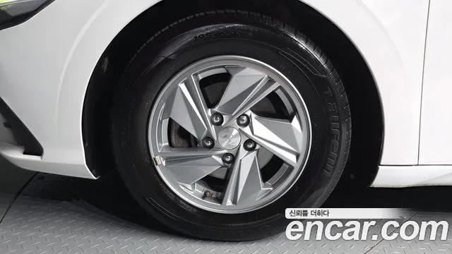 Hyundai Avante CN7 — Фото автомобиля 5