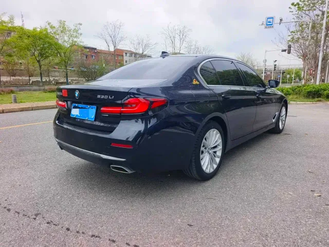 BMW 5 Series — Фото автомобиля 4