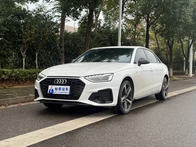 Фотография автомобиля — Audi A4L