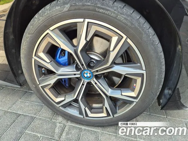 BMW i4 — Фото автомобиля 17