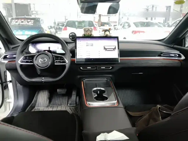 Mazda Mazda EZ-6 2025 Extended Range 200 Intelligent Premium Sport Edition — Фото автомобиля 9