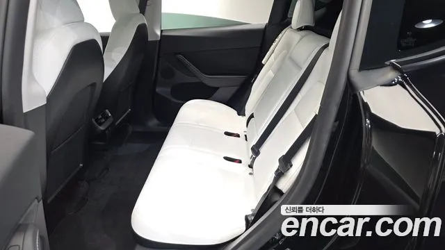 Tesla Model Y — Фото автомобиля 17