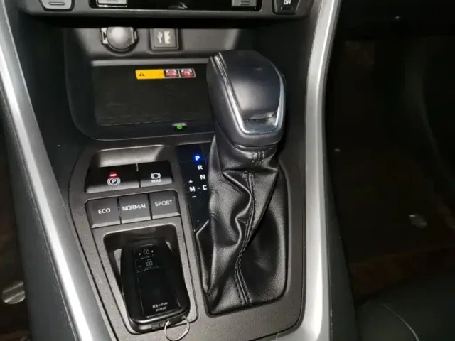 Toyota RAV4 — Фото автомобиля 13