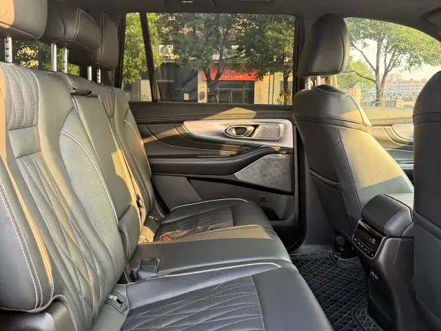 GAC Trumpchi GS8 — Фото автомобиля 10