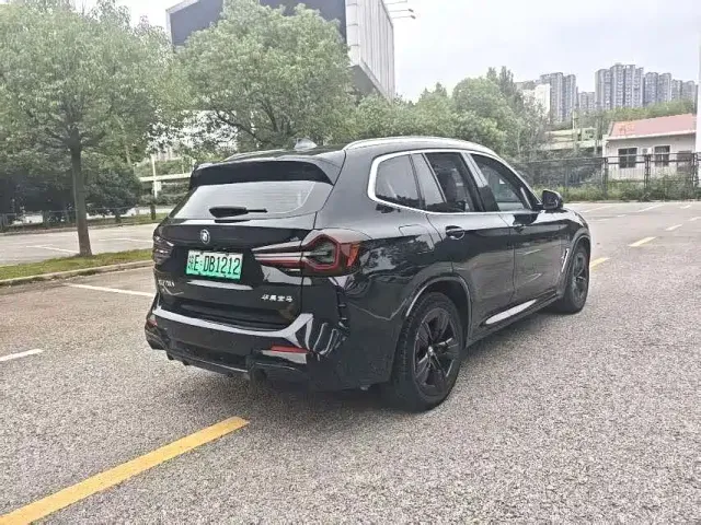 BMW iX3 — Фото автомобиля 9