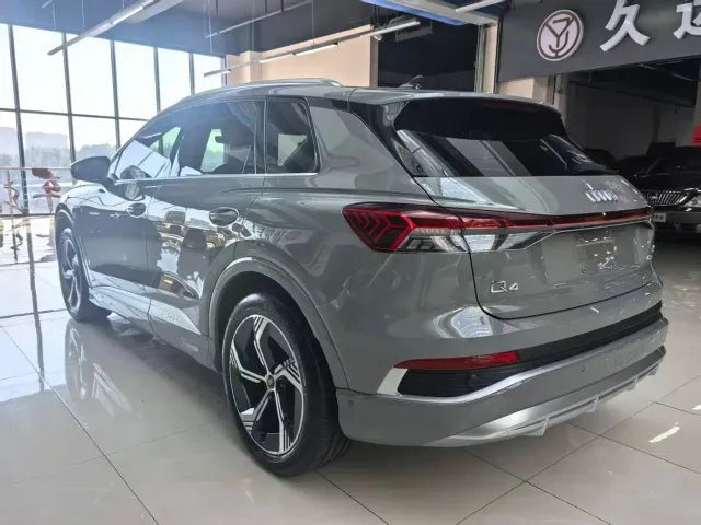 Audi Q4 e-tron — Фото автомобиля 6