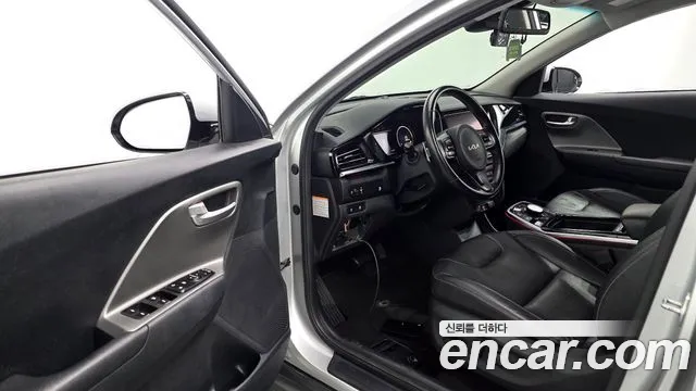 Kia Niro — Фото автомобиля 15