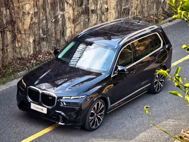BMW BMW X7 M60i 2023 xDrive M60i — Фото автомобиля 3