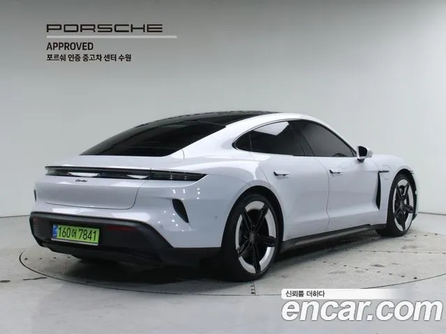 Porsche Taycan — Фото автомобиля 2