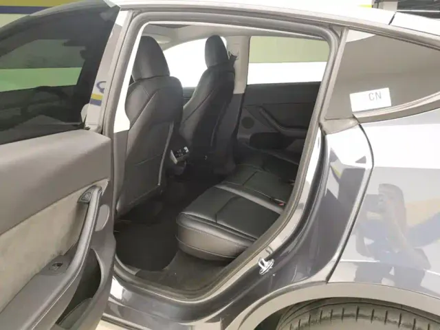 Tesla Model Y — Фото автомобиля 11