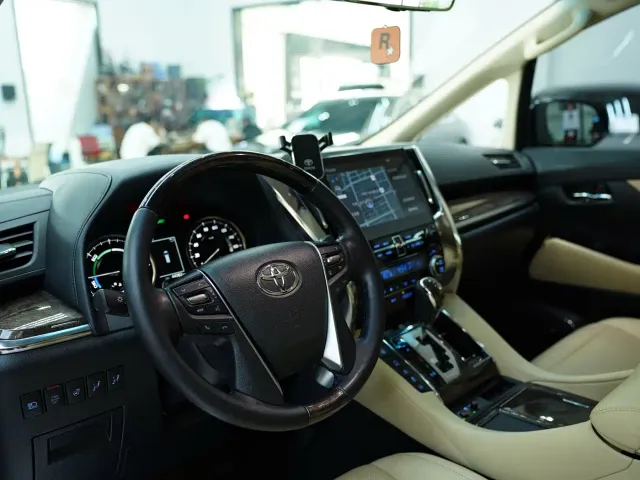 Toyota Vellfire — Фото автомобиля 6