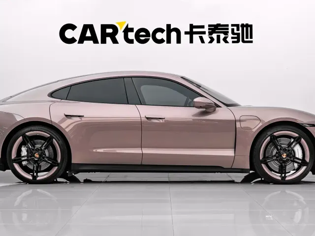 Porsche Taycan — Фото автомобиля 9