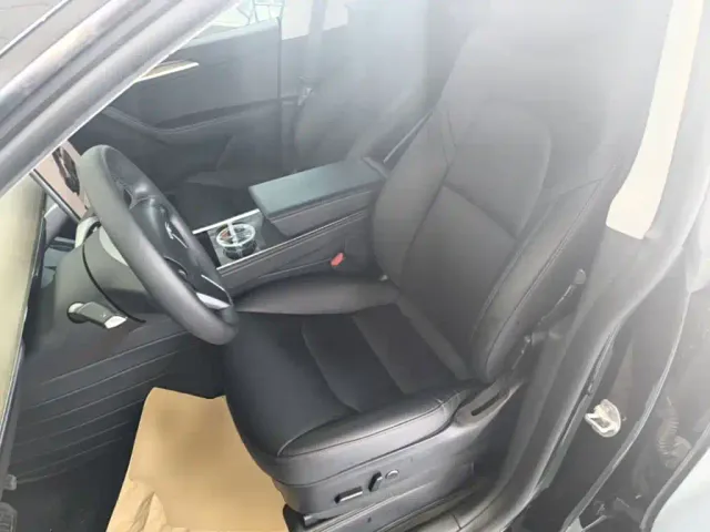 Tesla Model Y — Фото автомобиля 14