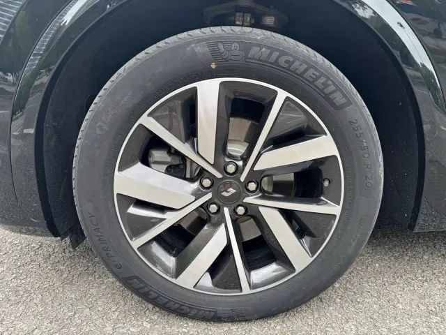 Li Auto L7 — Фото автомобиля 16