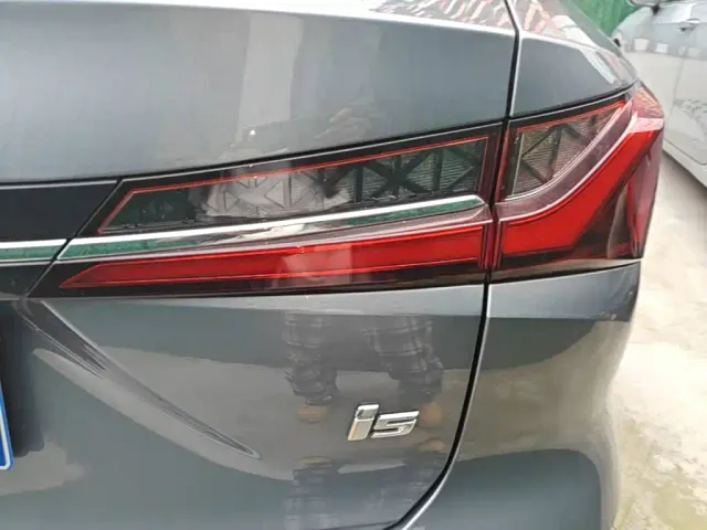 Roewe i5 — Фото автомобиля 7