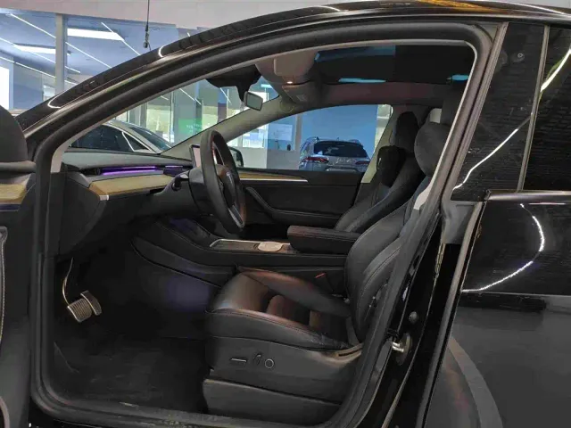 Tesla Model Y — Фото автомобиля 6