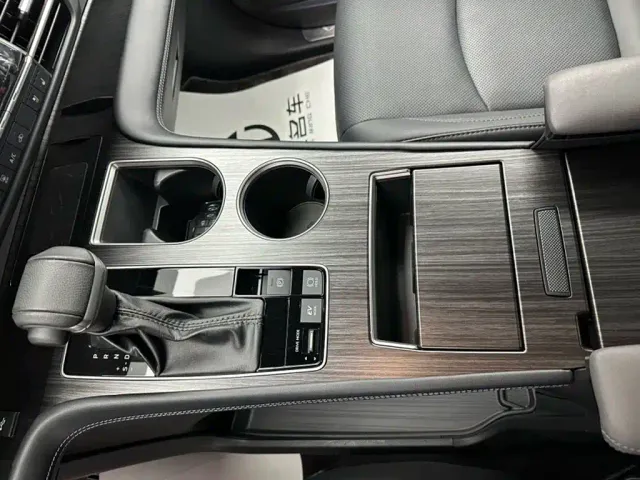 Toyota Sienna — Фото автомобиля 17
