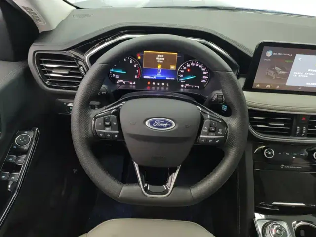 Ford Escape — Фото автомобиля 15