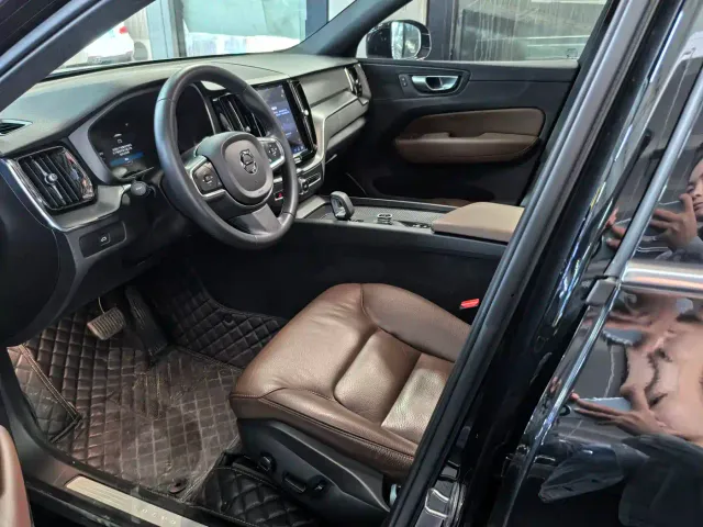 Volvo XC60 — Фото автомобиля 7