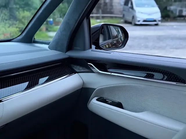 ZEEKR Zeekr 009 2024 6-seat Executive AWD 108kWh — Фото автомобиля 22