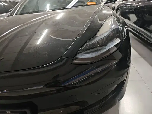 Tesla Model 3 — Фото автомобиля 23