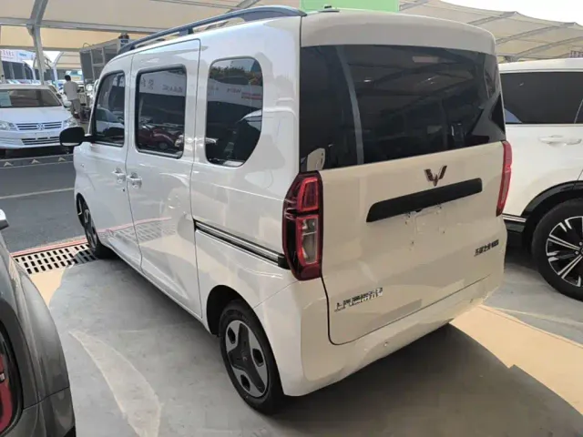 Wuling Zhiguang NEV — Фото автомобиля 4