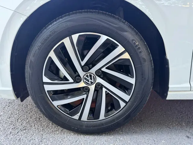 Volkswagen Lavida — Фото автомобиля 19