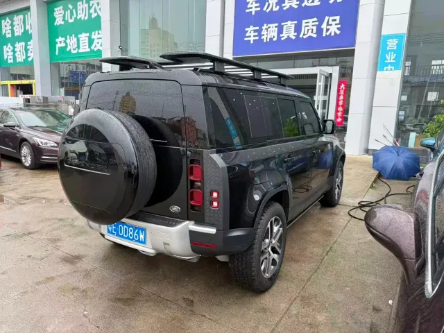 Land Rover Defender — Фото автомобиля 9