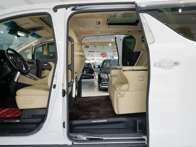 Toyota Vellfire — Фото автомобиля 6