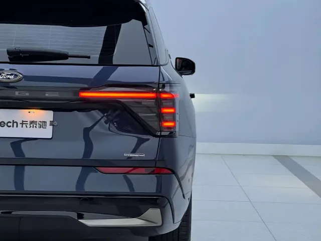 Ford Edge — Фото автомобиля 4