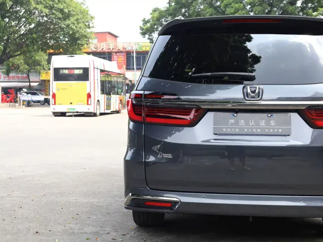 Honda Odyssey 2022 2.0L e:HEV Sharp Supreme Edition — Фото автомобиля 21