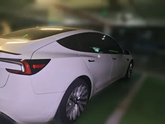 Tesla Model 3 — Фото автомобиля 4