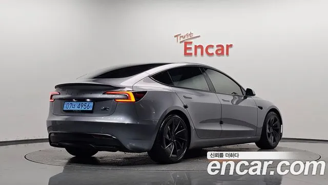 Фотография автомобиля — Tesla Model 3